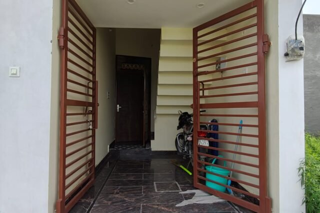 70 gaj Independent House